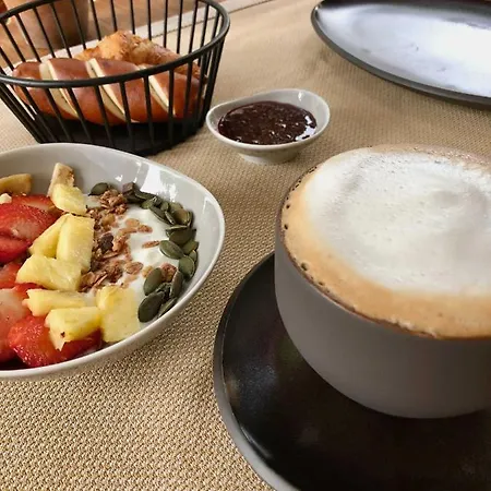 米达麦亚别墅、餐厅及酒店 酒店 4*